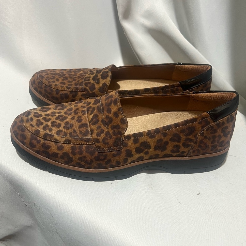 Dr. Scholl's Nice Day Leopard Print Women's Loafers - Picture 3 of 8